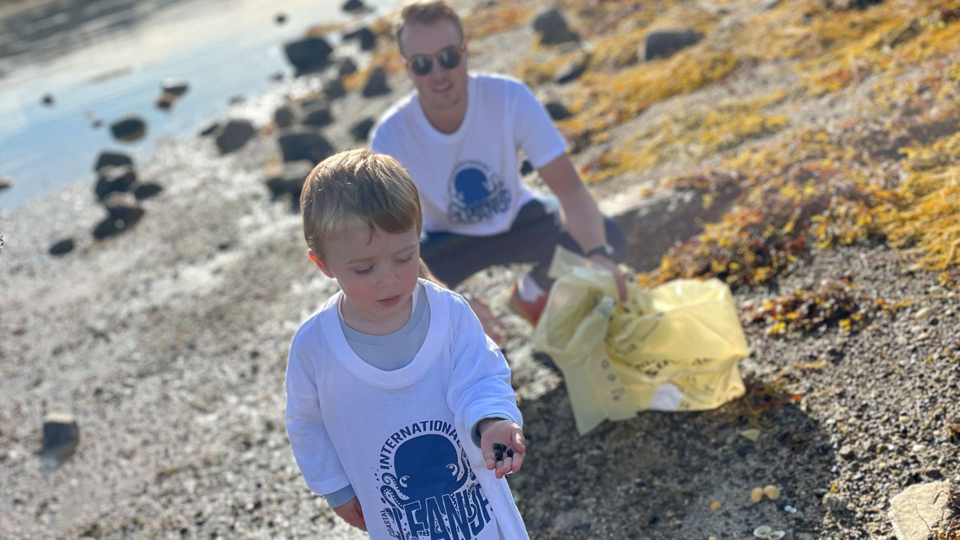 Coastal_cleanup_day_02