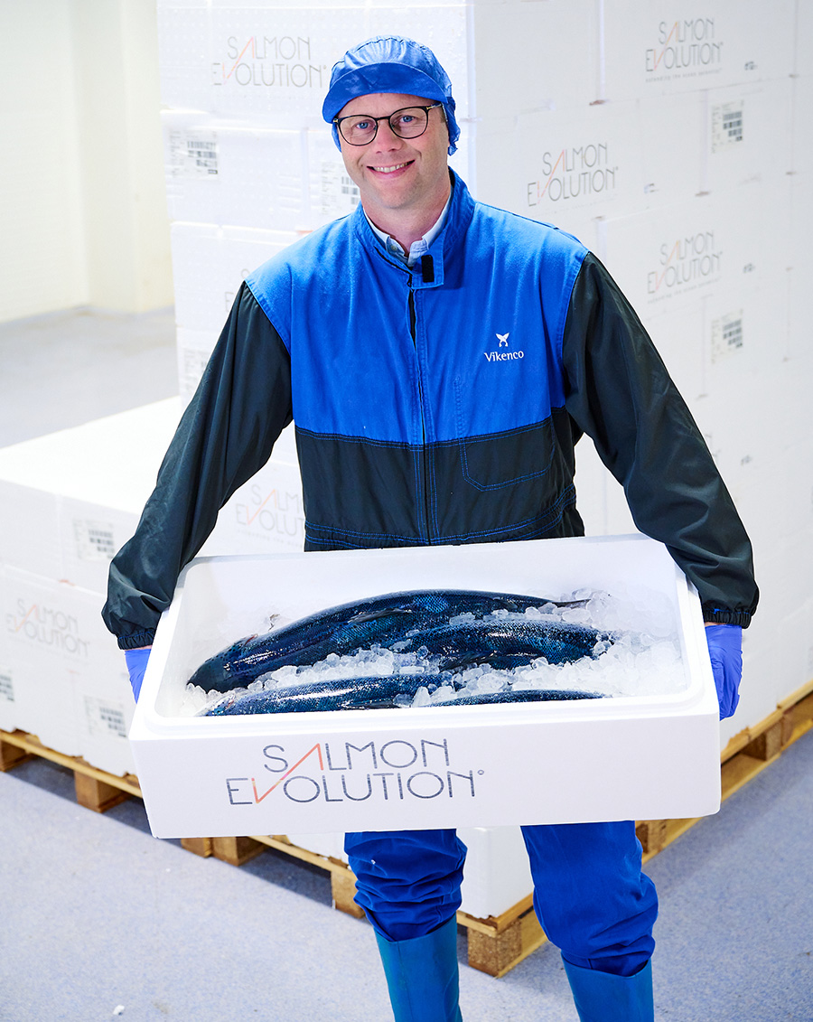 Odd Frode Roaldsnes holding salmon. Photo